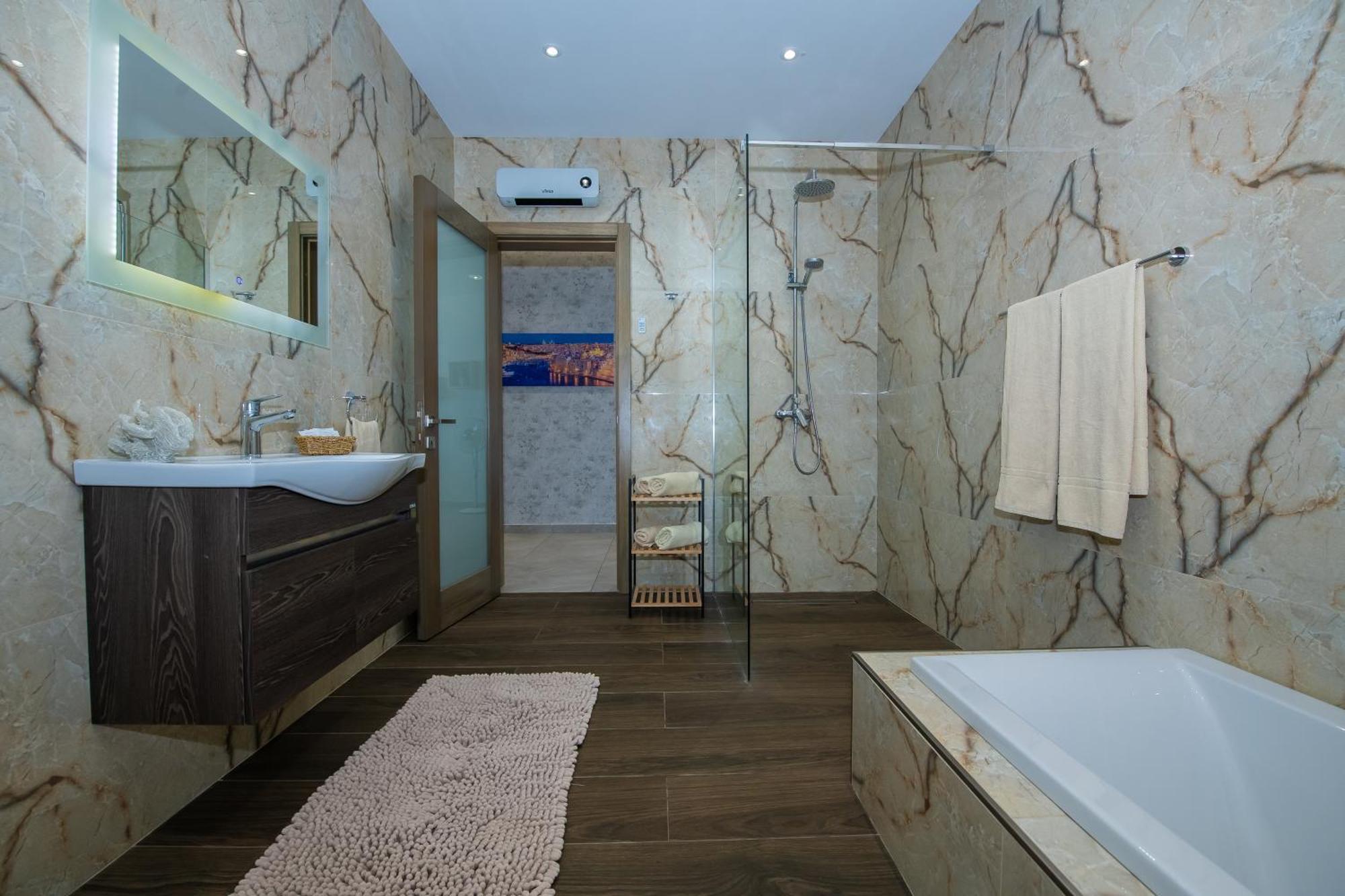 Clifftop Modern Apartment เมลลิฮา ภายนอก รูปภาพ