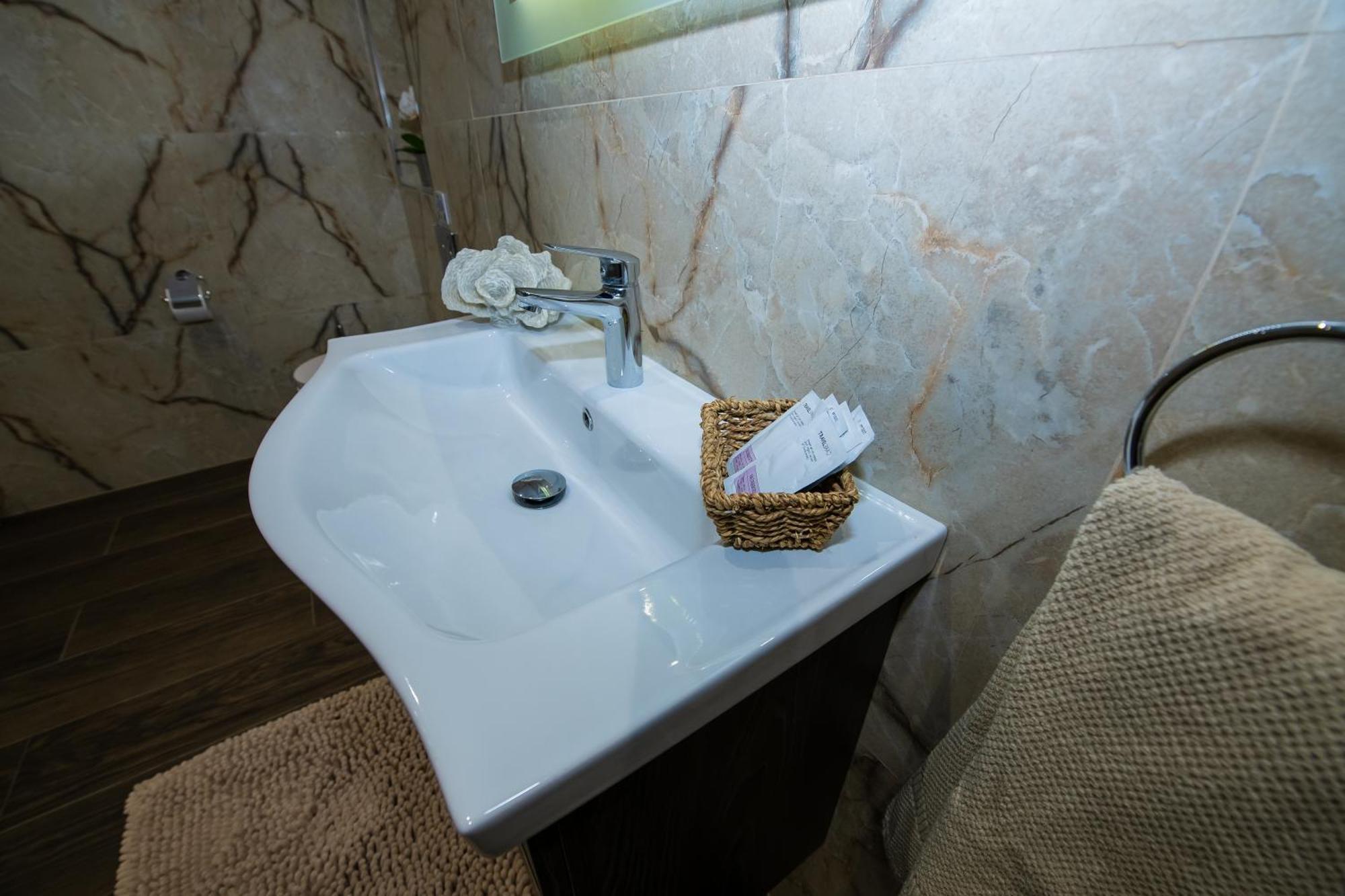 Clifftop Modern Apartment เมลลิฮา ภายนอก รูปภาพ