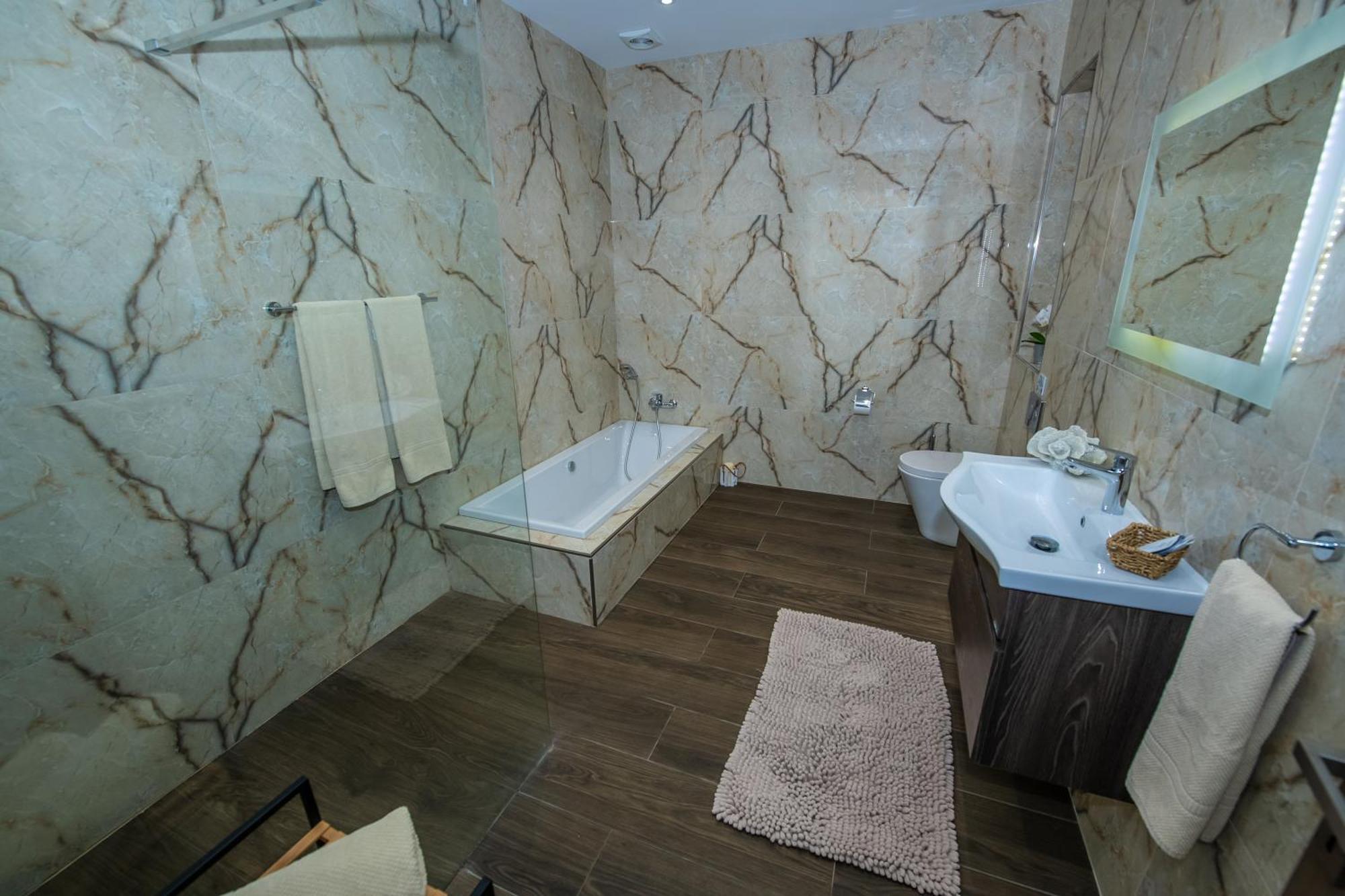 Clifftop Modern Apartment เมลลิฮา ภายนอก รูปภาพ