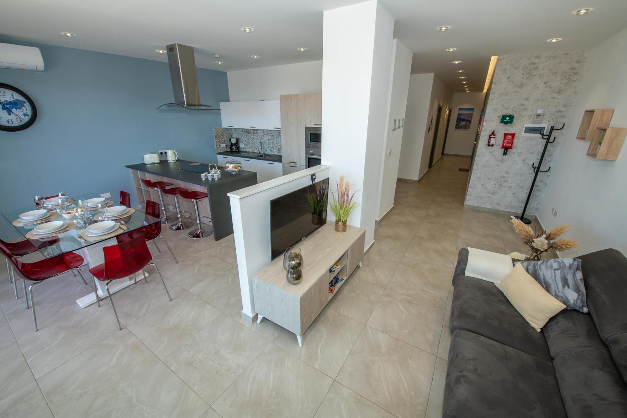 Clifftop Modern Apartment เมลลิฮา ภายนอก รูปภาพ