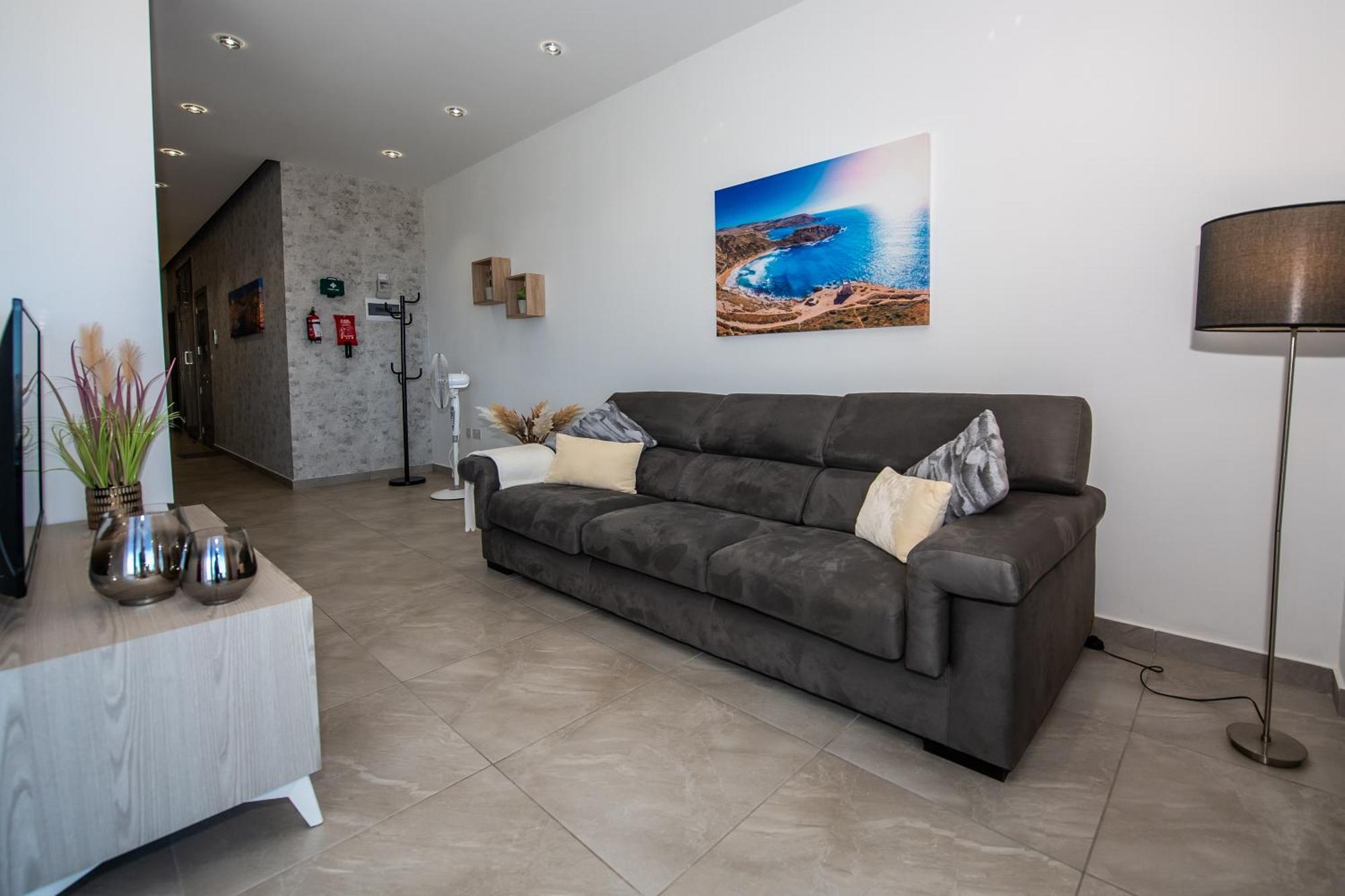 Clifftop Modern Apartment เมลลิฮา ภายนอก รูปภาพ