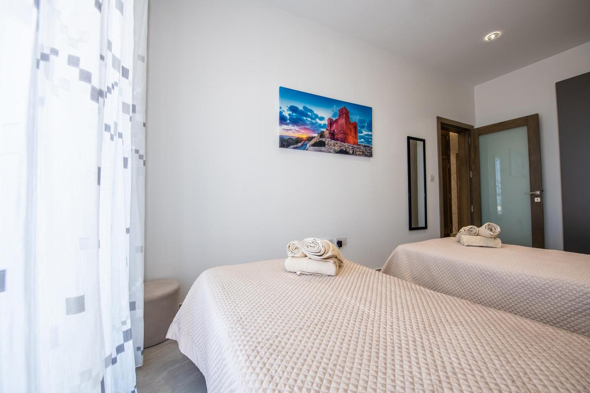 Clifftop Modern Apartment เมลลิฮา ภายนอก รูปภาพ